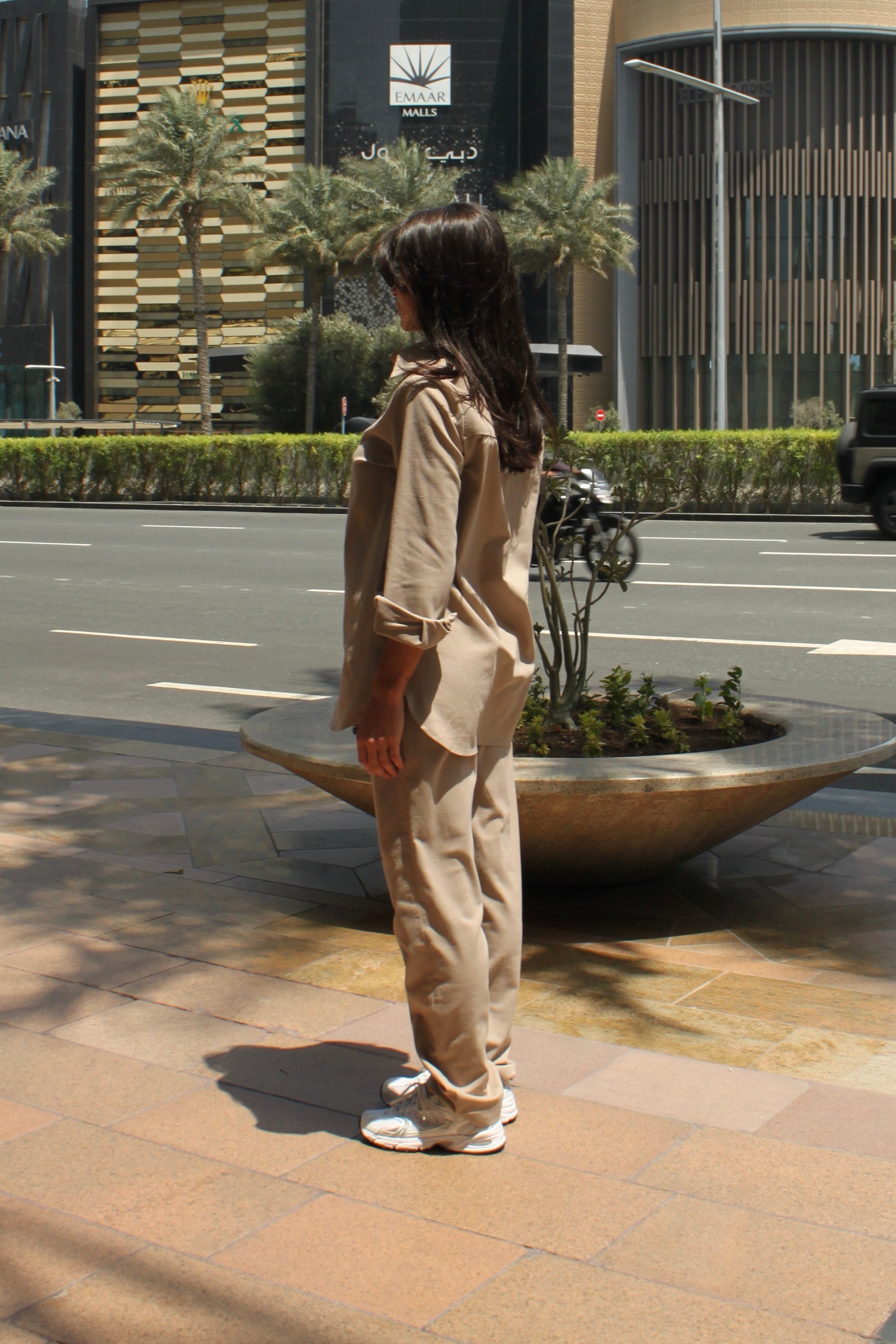 بنطلون كتان باللون الكابتشينو