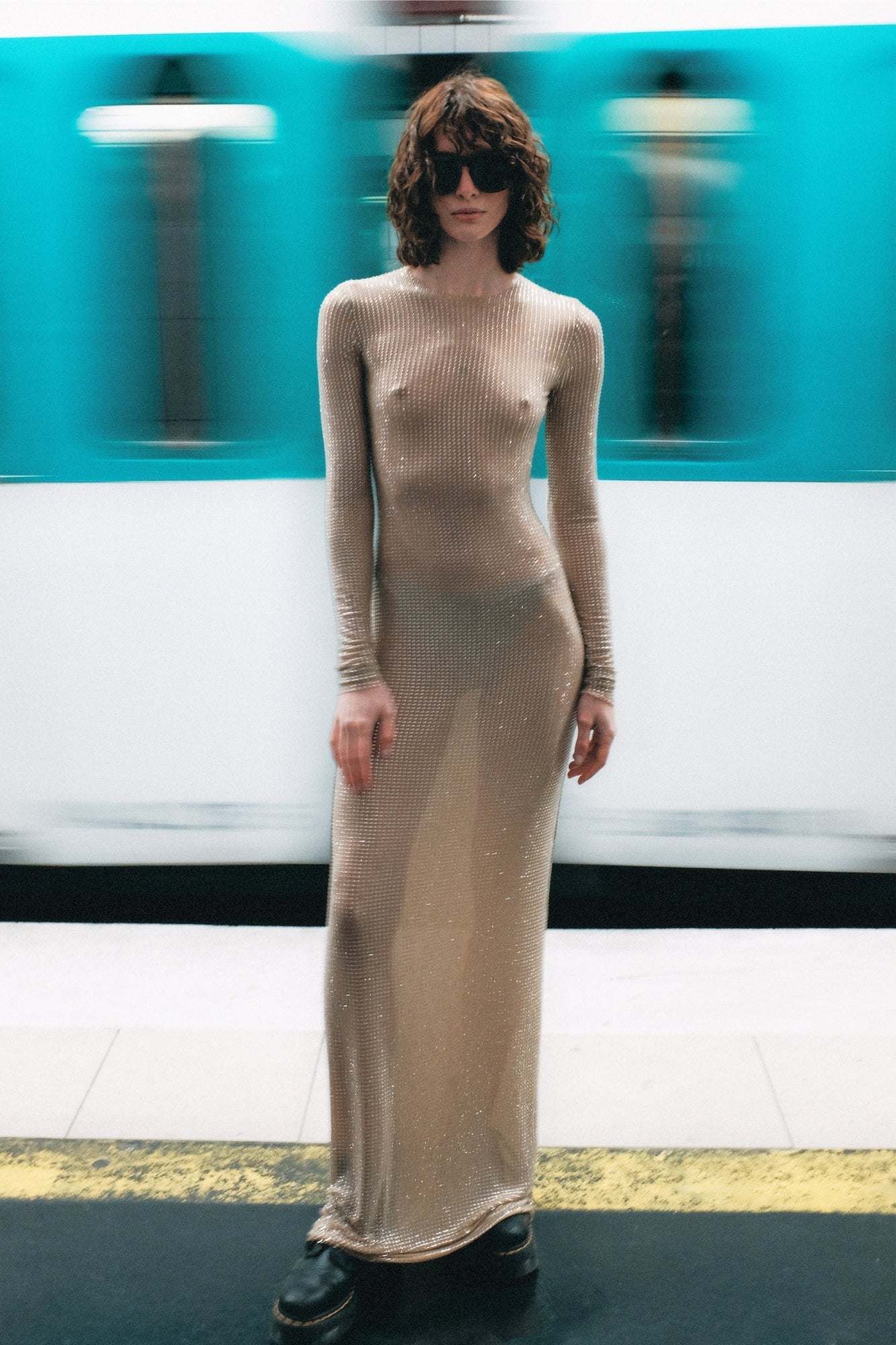 فستان ماكسي من ميوز باللون البيج